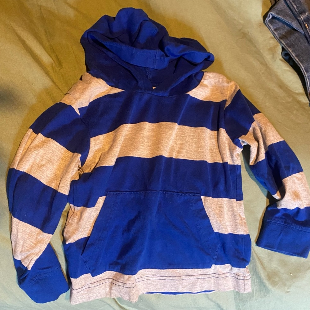 Hooded long sleeve with front pocket